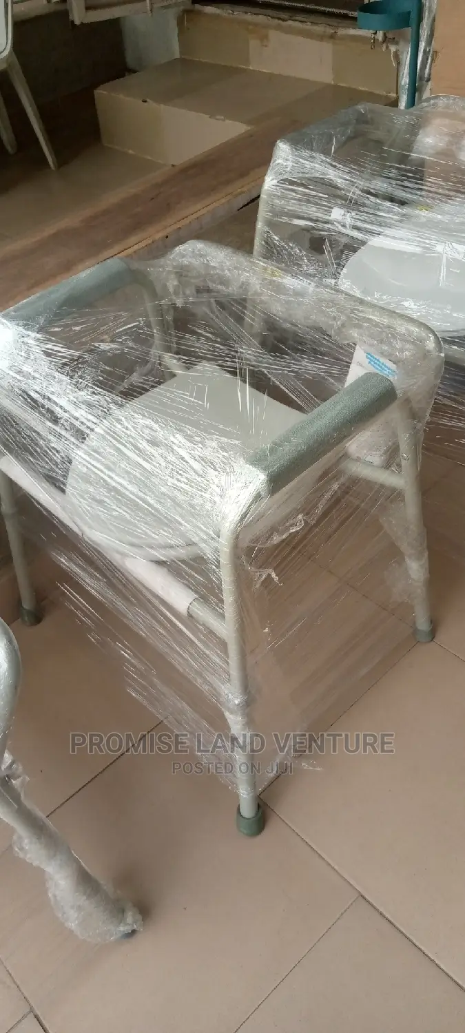 Commod Chair