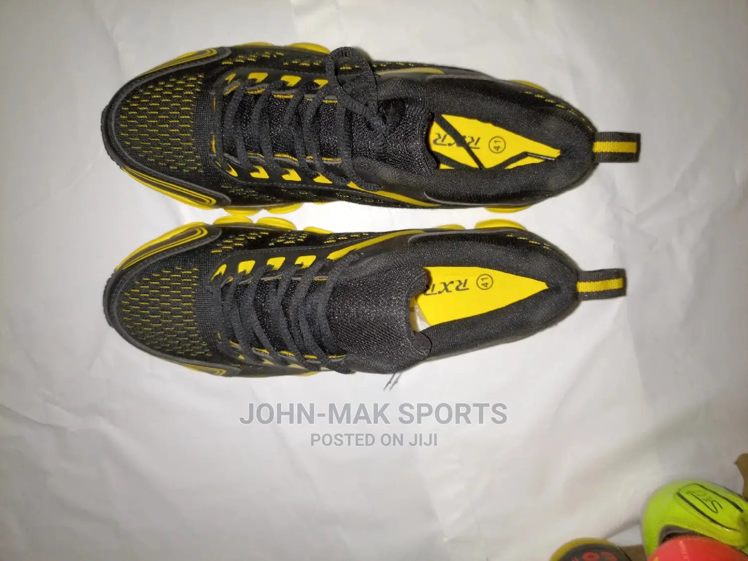 Training Canvas Shoes