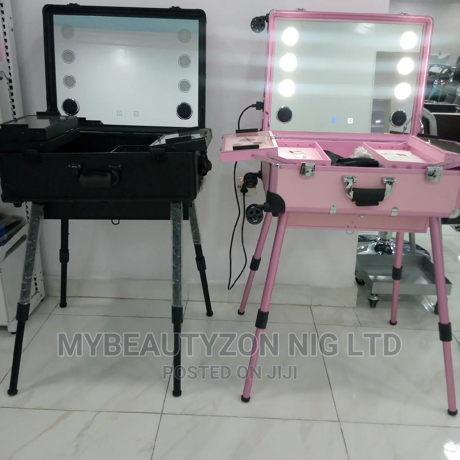 Collapsible Makeup Stand