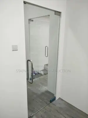 10 Mm Swing Door