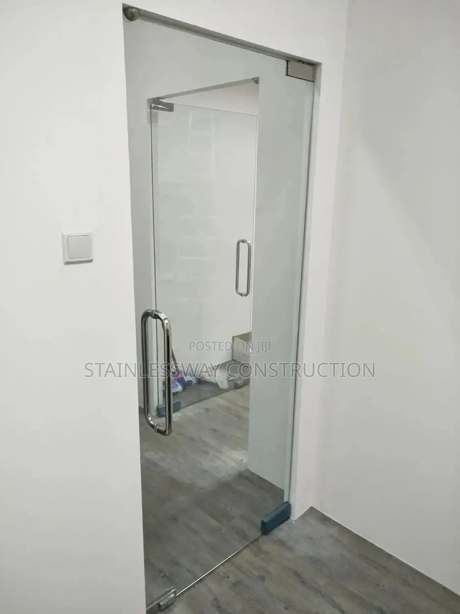 10 Mm Swing Door