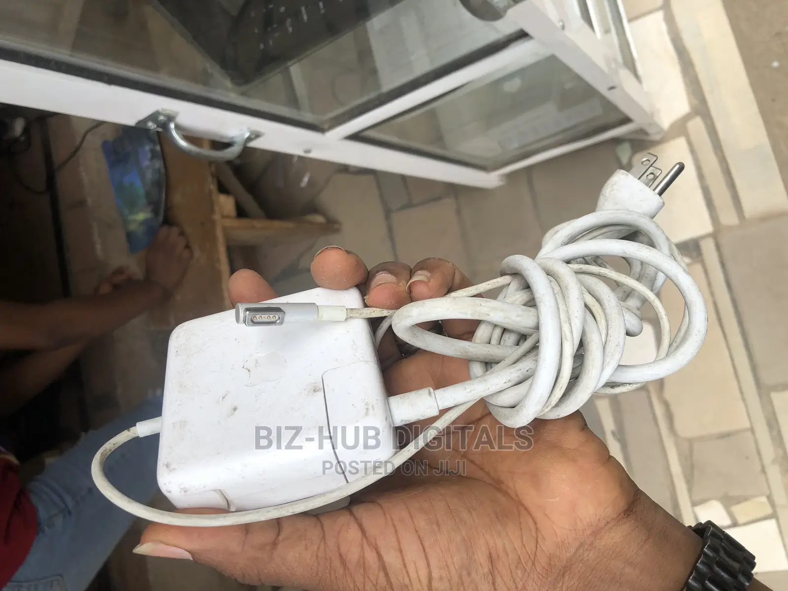 Macbook Charger Available in Abundant