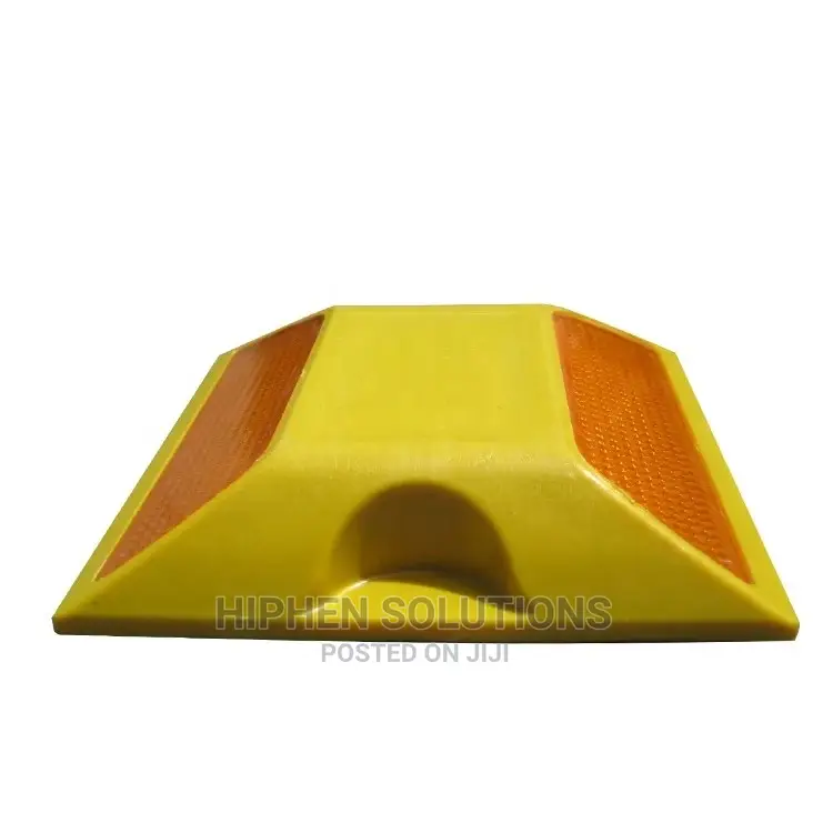 Road Reflector Visibility