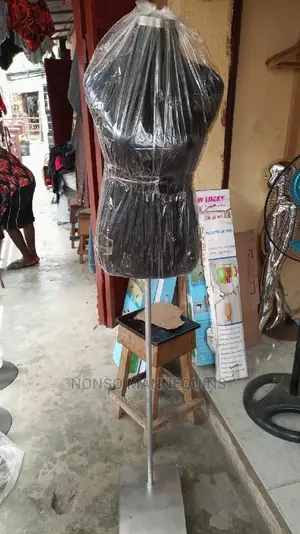 Black Body Pinnable and Adjustable Female Dressform