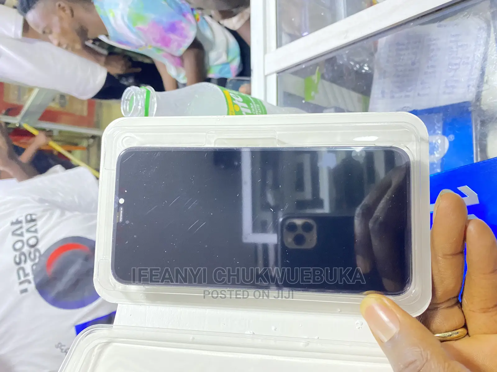 iPhone 11 Pro Max Screen With a Year Guarantee