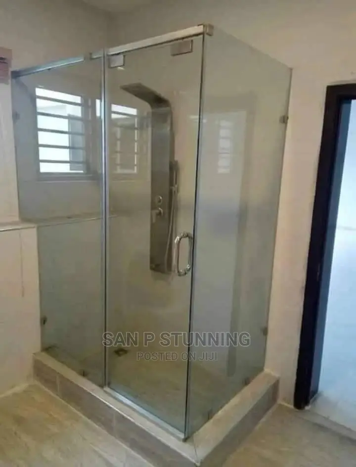 Shower Cubicle Frameless Installed