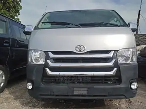 Toyota HiAce 2010
