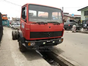 1617 Mercedes Truck Head and Chassis