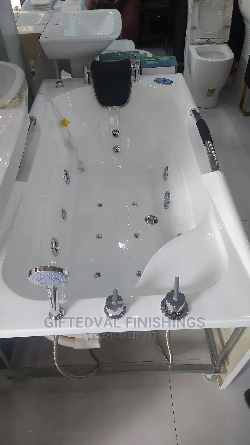 Single Jacuzzi