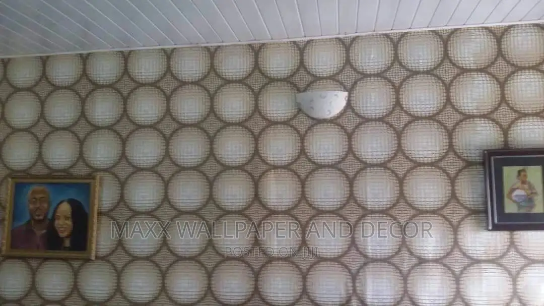 Wallpaper a Roll of 16.5squaremeter Over 200designs
