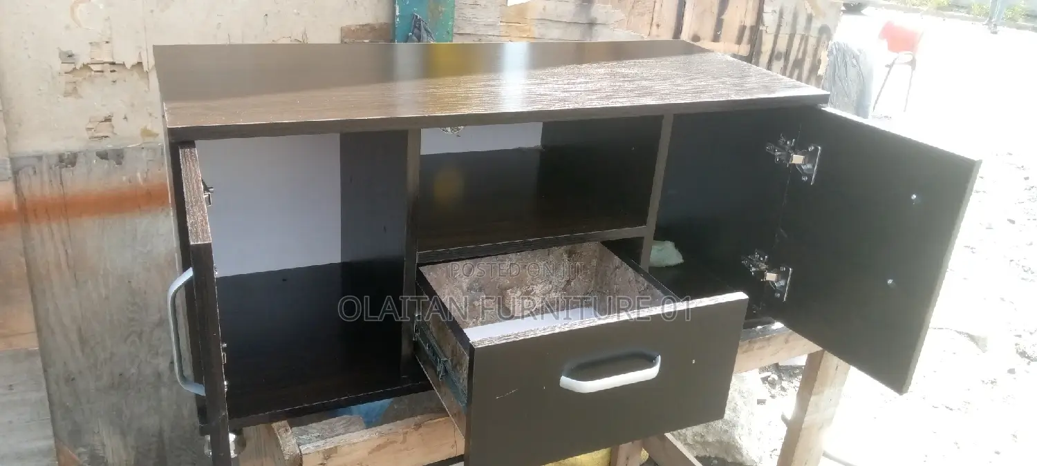 TV Stand (3fit )