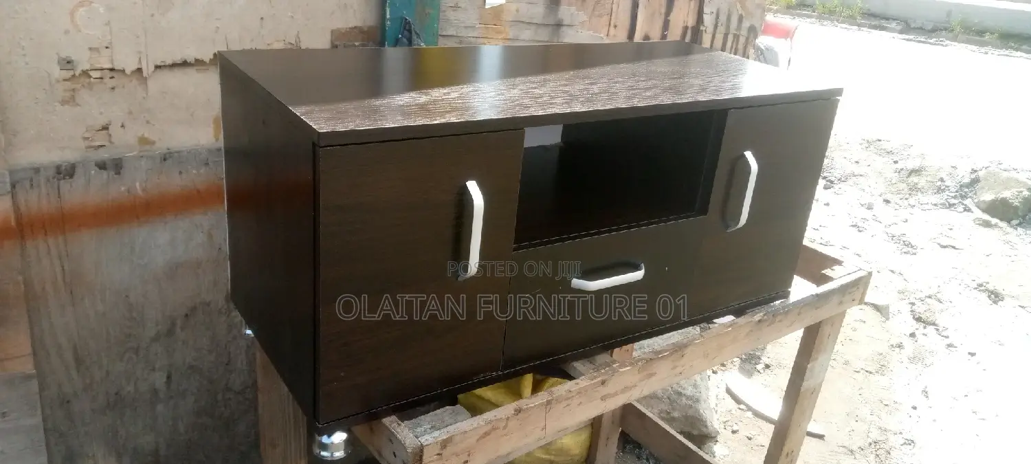 TV Stand (3fit )