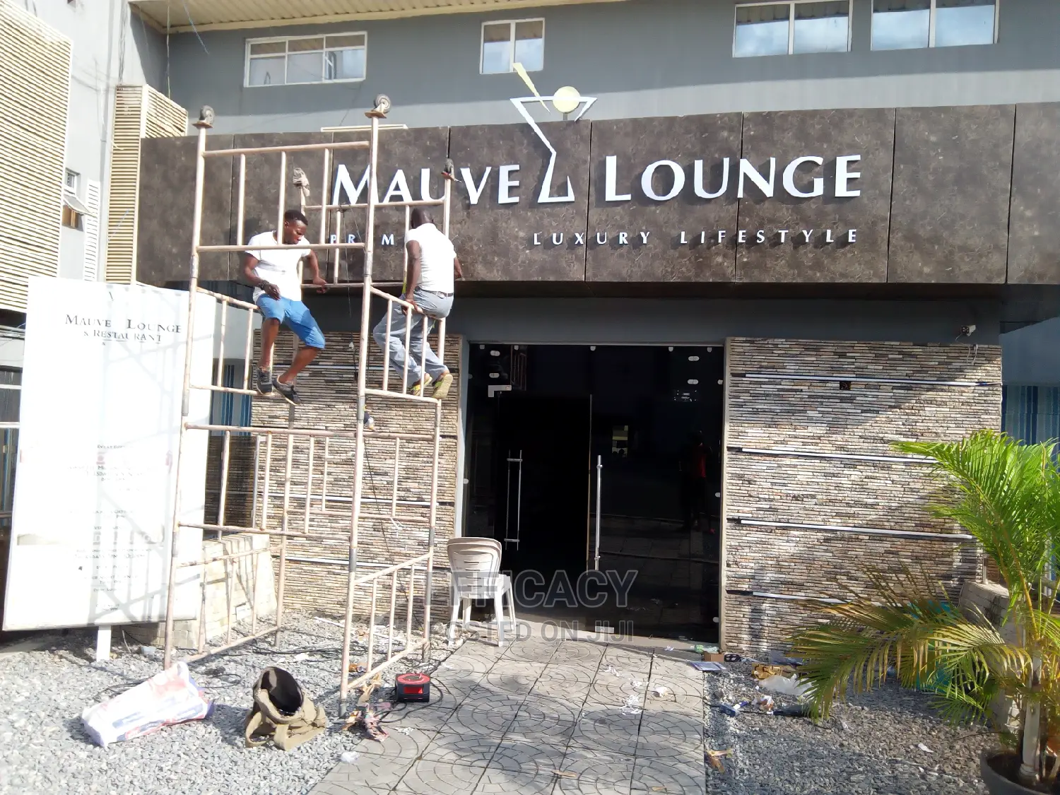 Sign Writting / Neon Signage