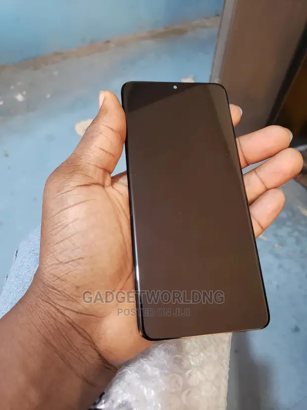 Samsung Galaxy S20 Ultra LCD Screen Replacement in Ikeja