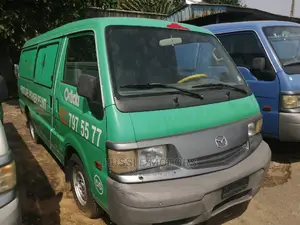 Photo - Mazda E2000 2006