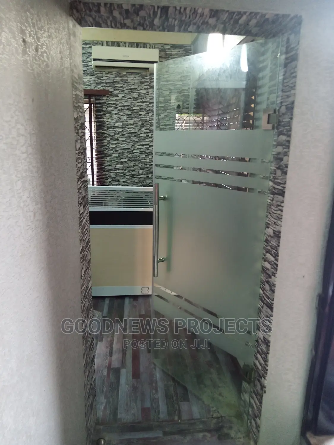 Frameless Hinge Door