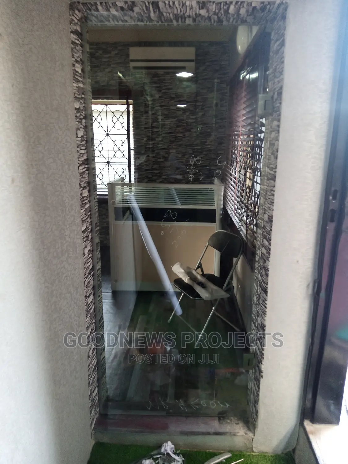 Frameless Hinge Door
