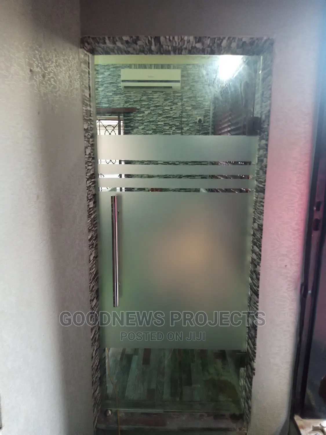 Frameless Hinge Door
