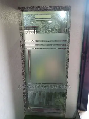 Frameless Hinge Door