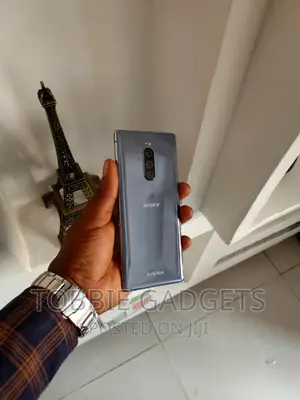 Photo - Sony Xperia 1 128 GB Silver