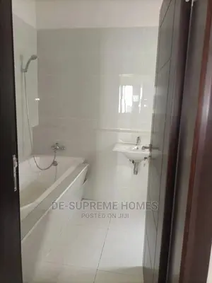 3bdrm Block of Flats in Chisco, Ikate for rent