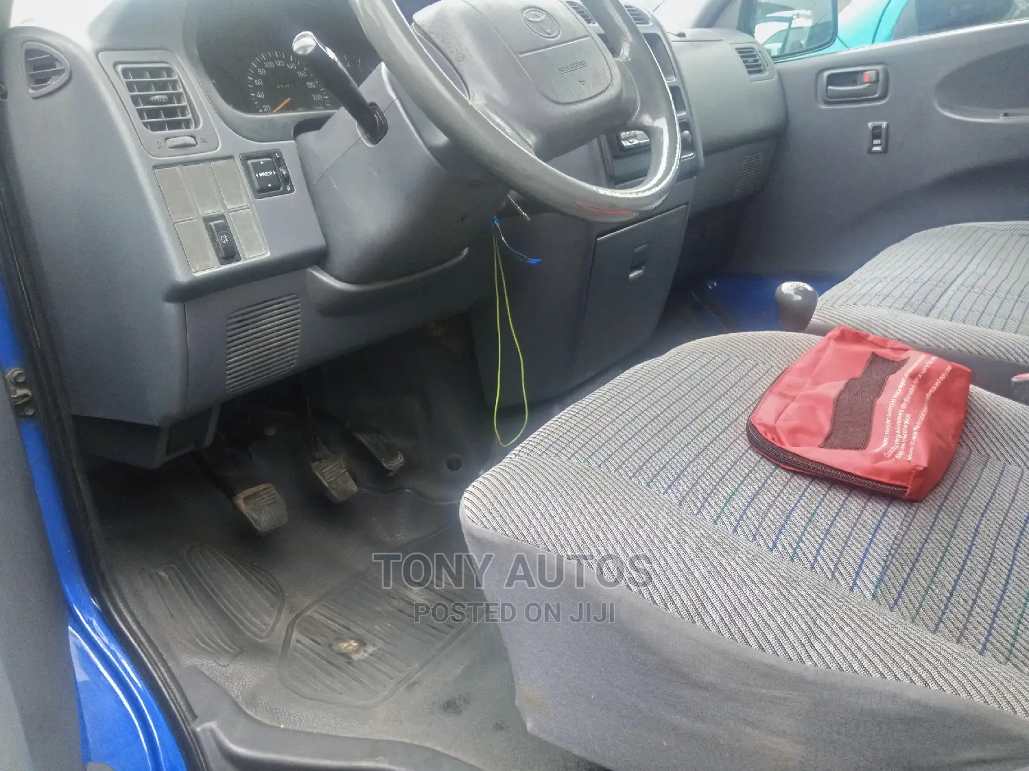 Toyota HiAce 2010
