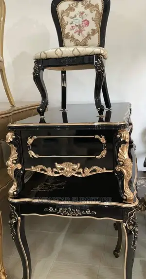 Dinning Tables With Chairs and Matching Table