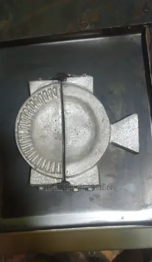 Meat Pie Moulder