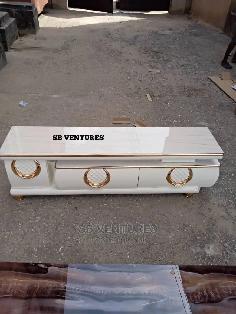Adjustable Turkey Tv Stand