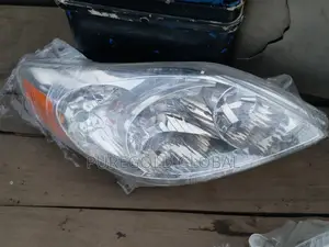 Toyota Matrix 2005 Model Headlamp