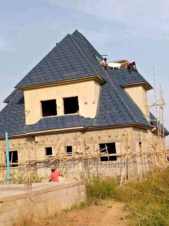 GERALD: Shingle Blue With Black Patch