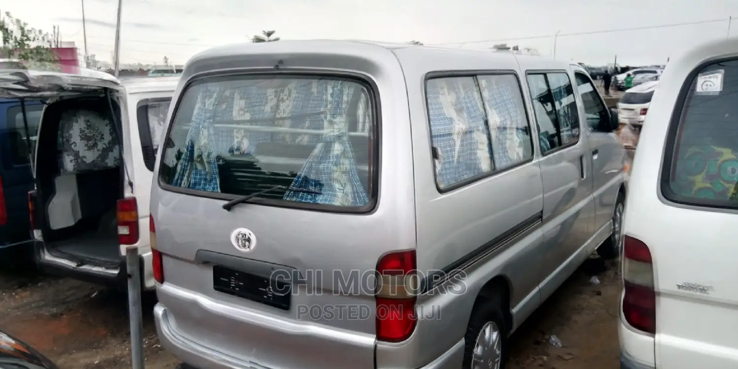 Toyota HiAce 2004