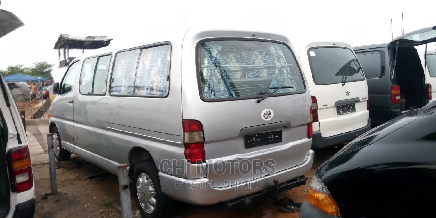 Toyota HiAce 2004