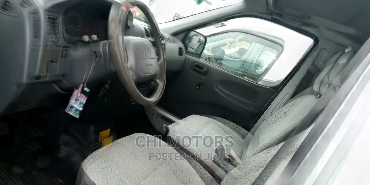 Toyota HiAce 2004