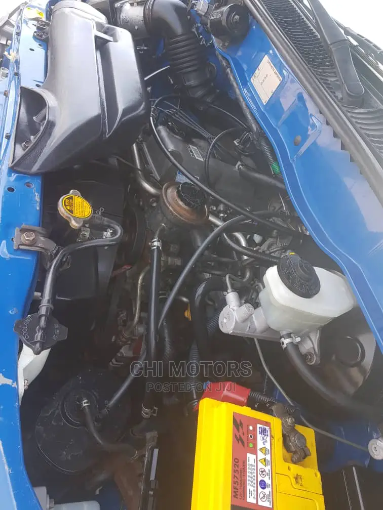Toyota HiAce 2002 Blue