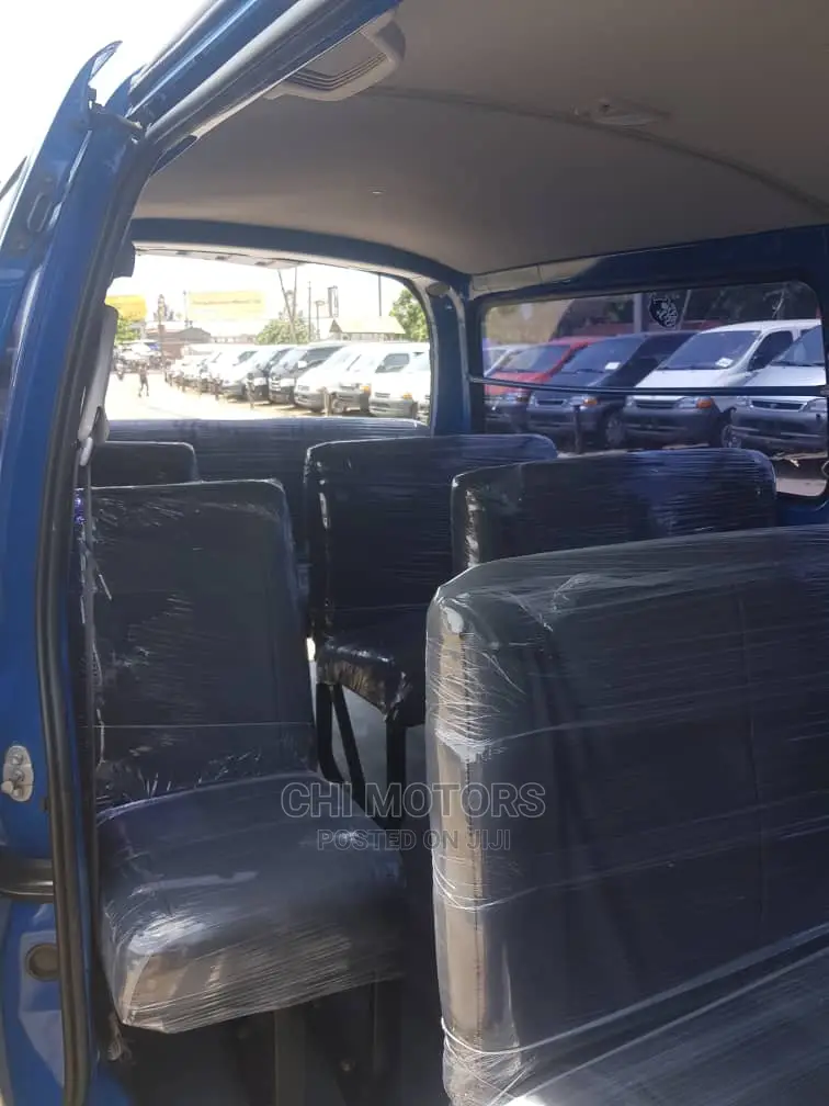 Toyota HiAce 2002 Blue