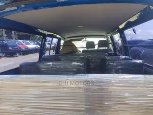 Toyota HiAce 2002 Blue