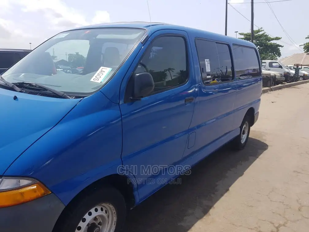Toyota HiAce 2002 Blue