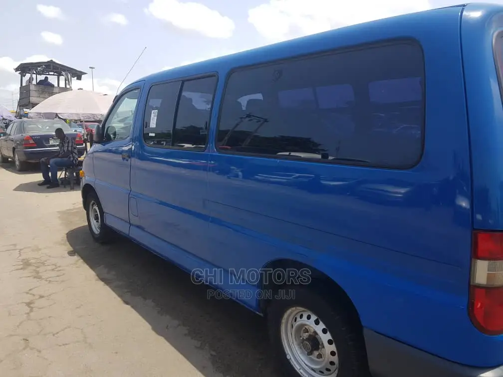 Toyota HiAce 2002 Blue