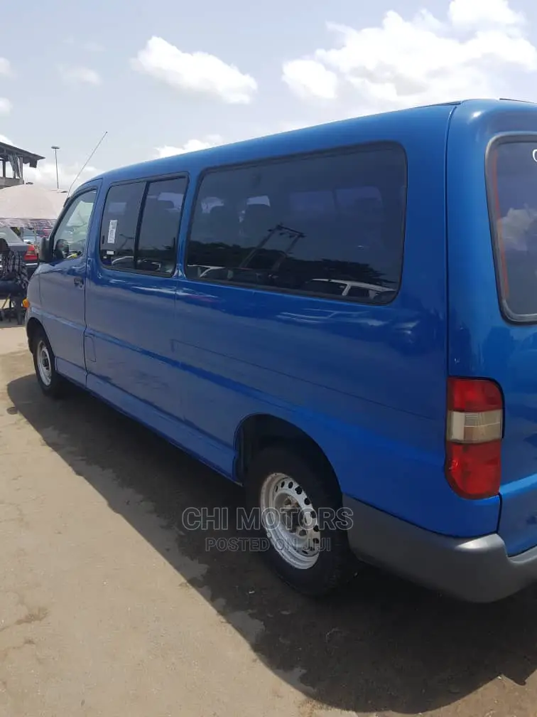 Toyota HiAce 2002 Blue