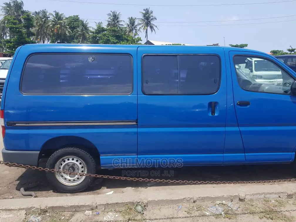 Toyota HiAce 2002 Blue