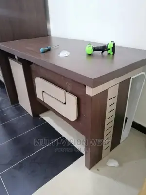 1.4mtr Office Table With Scatch Proof Top
