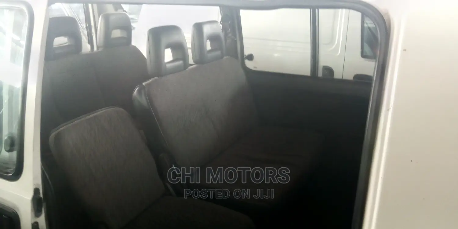 Mitsubishi L300 2002 Silver