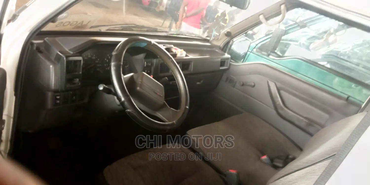 Mitsubishi L300 2002 Silver