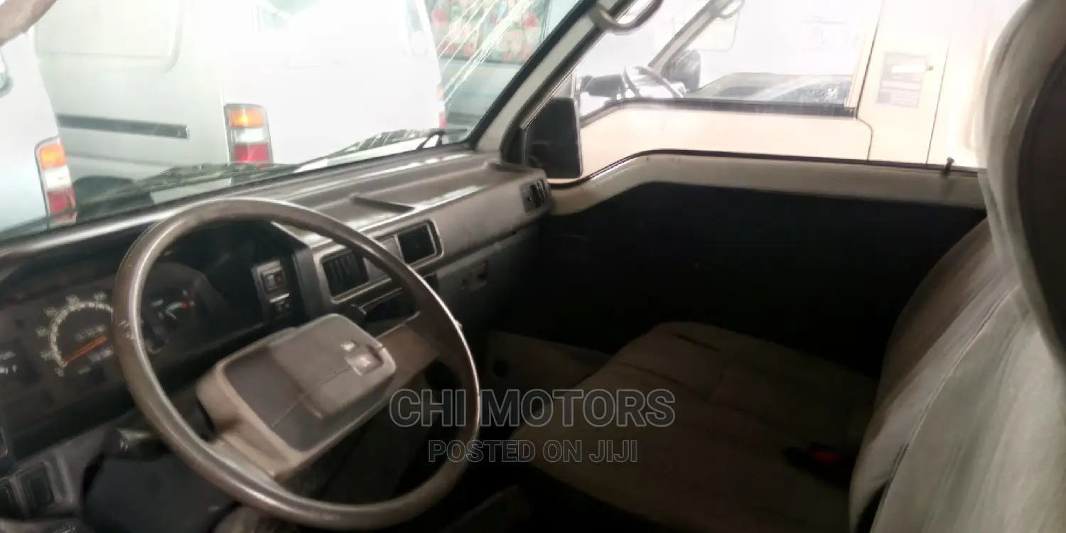 Mitsubishi L300 2004 Silver