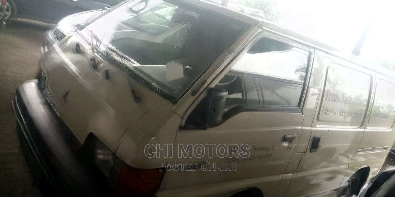 Mitsubishi L300 2004 Silver