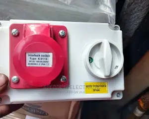 Industrial Socket With Isolator Switch