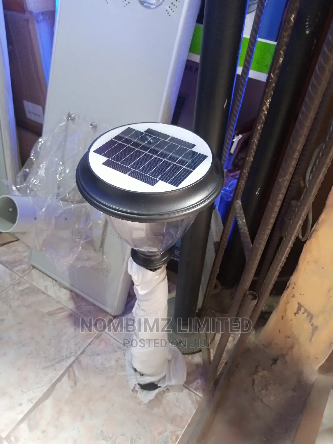 Single Solar Garden Light With Warm White Bulb