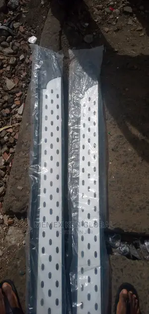 Side Steps Highlander 2005 Available