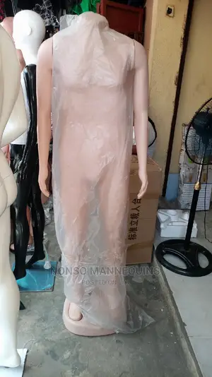 No Head but Has Detachable Hands Male Mannequin